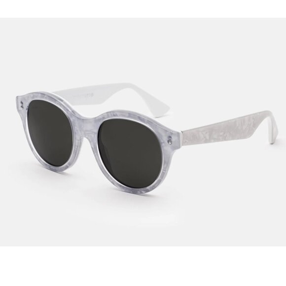 RETROSUPERFUTURE Mona sunglasses Pool pearlized white frames - Picture 1 of 7